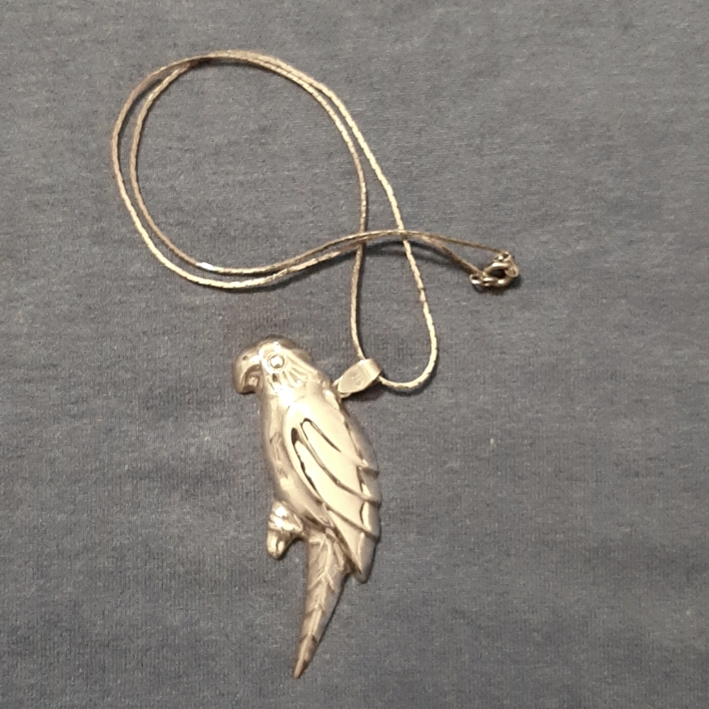 Sterling silver pendant & chain
